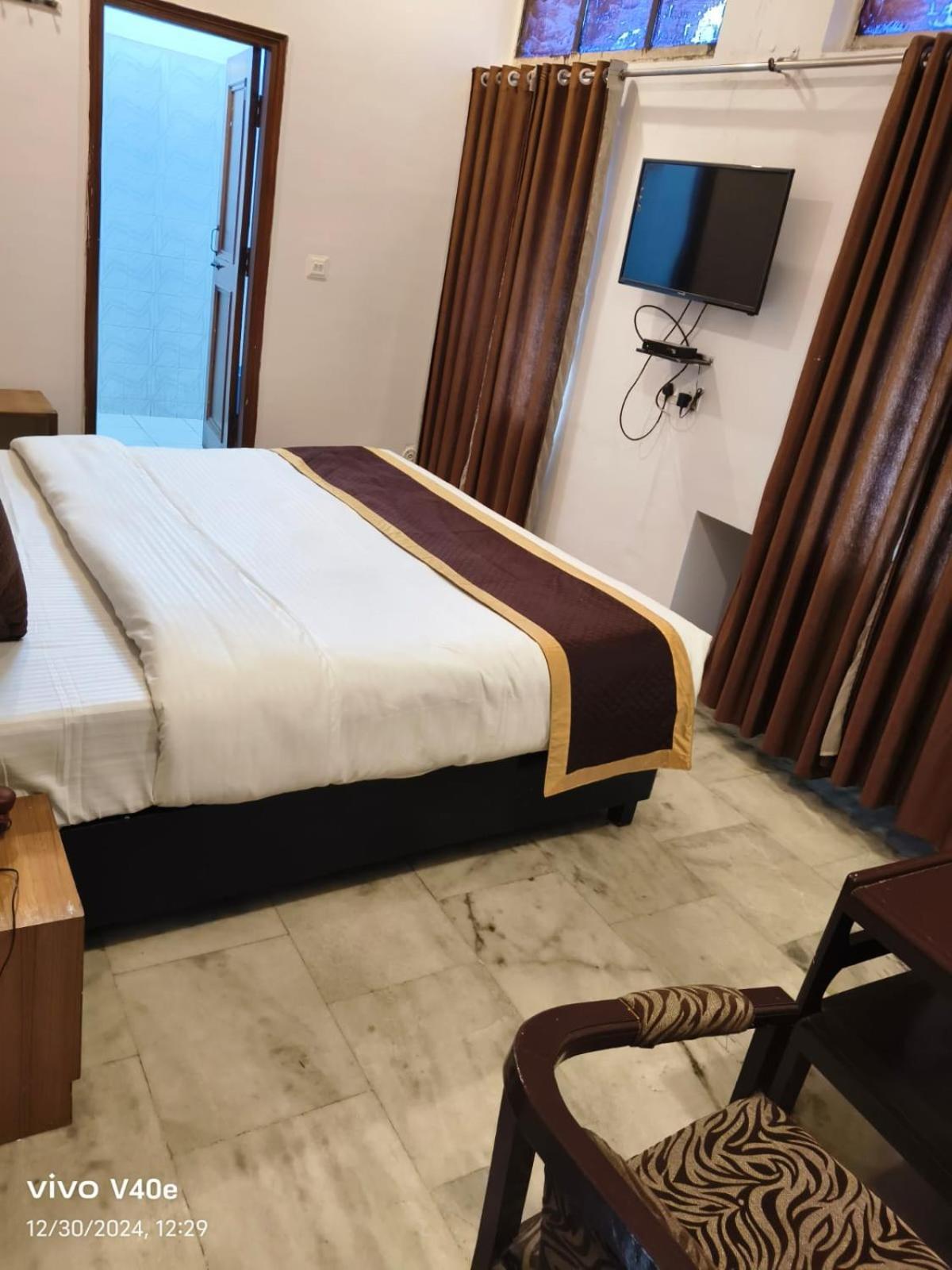 Hotel Anand Inn-Top Family Hotels Business Hotels Best Couple Friendly Hotel In Лакхнау Екстер'єр фото