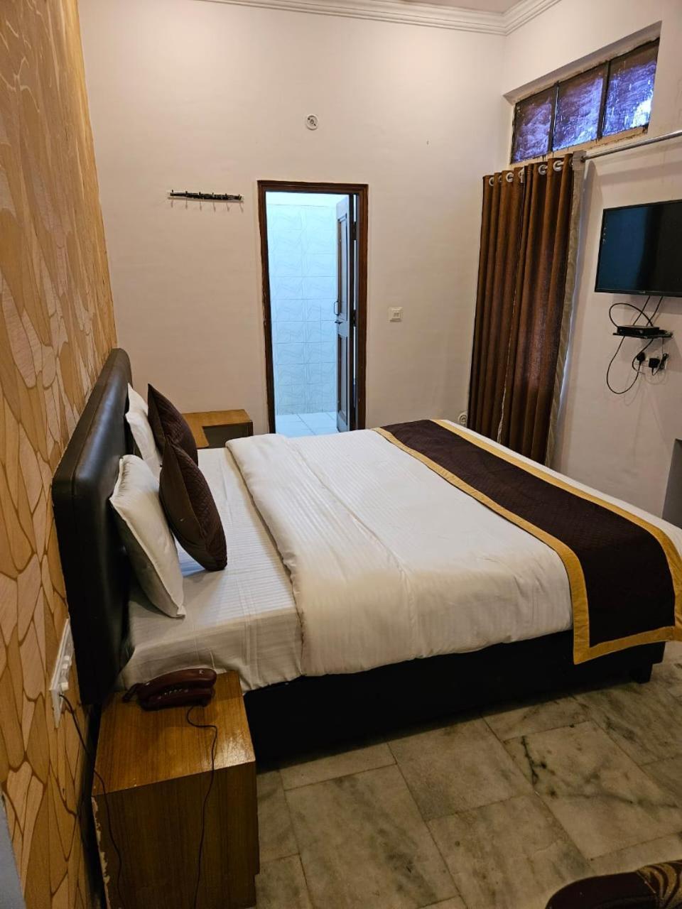 Hotel Anand Inn-Top Family Hotels Business Hotels Best Couple Friendly Hotel In Лакхнау Екстер'єр фото